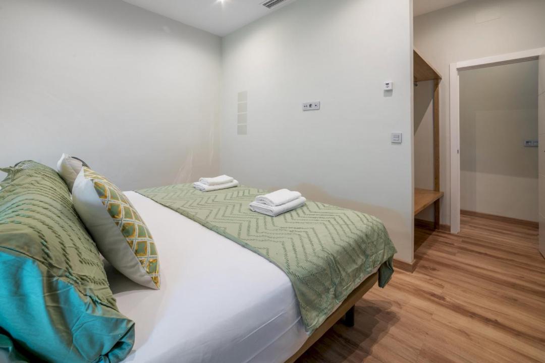2 Bedrooms 1.5 Bathrooms Furnished - Justicia - Refurbished - Mintystay Madrid Buitenkant foto