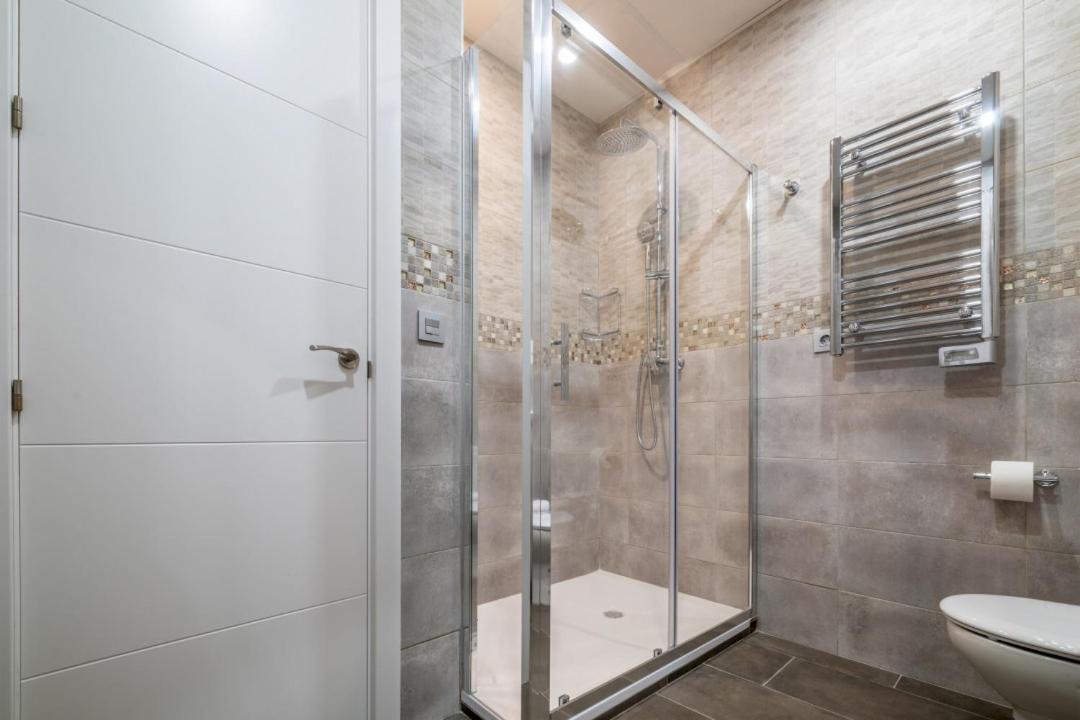 2 Bedrooms 1.5 Bathrooms Furnished - Justicia - Refurbished - Mintystay Madrid Buitenkant foto