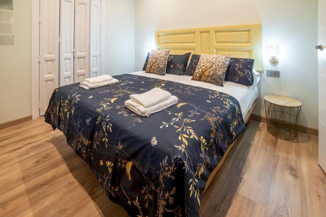 2 Bedrooms 1.5 Bathrooms Furnished - Justicia - Refurbished - Mintystay Madrid Buitenkant foto