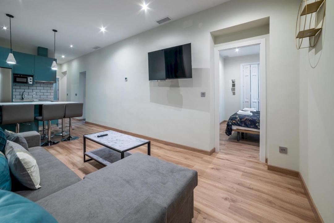 2 Bedrooms 1.5 Bathrooms Furnished - Justicia - Refurbished - Mintystay Madrid Buitenkant foto